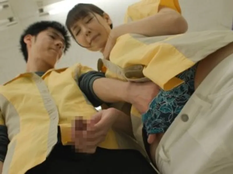 điên cuồng chịch cô đồng nghiệp nứng trong siêu thị mini