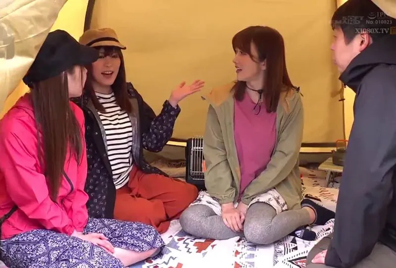 Chuyện lạ đời, ông xã thay bà xã đi cắm trại với mấy cô bạn của vợ ở khu phố…