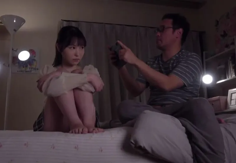 Mẹ tái hôn, tiểu thư lận đận bị bố dượng đâm cả lỗ trên lẫn lỗ dưới