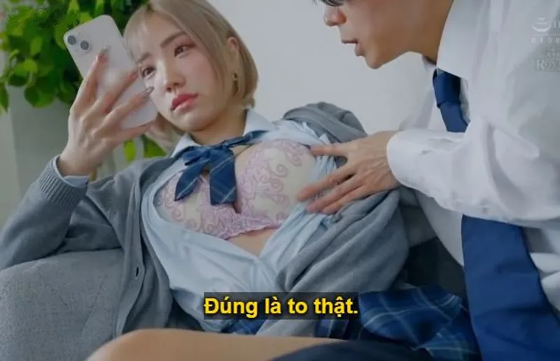 Cô nàng học sinh xinh đẹp lạnh tanh chỉ quan tâm đến tiền bạc, anh cứ việc muốn làm gì em cũng được.