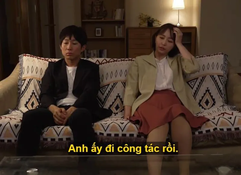 Buồn vì gã chồng muốn ly hôn, cô vợ đi họp lớp rồi dẫn cậu bạn học về nhà địt