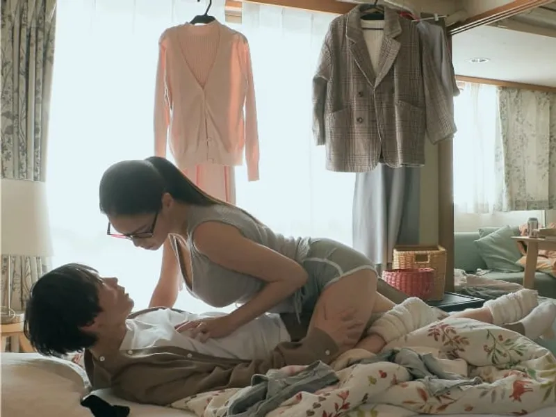 được chị cạnh bên nhà "an ủi" khi gấu đi ngoại tình